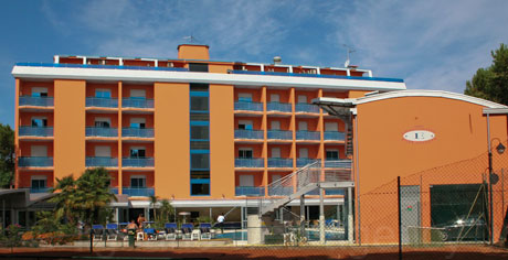 Grand hotel esplanada con piscina bibione foto