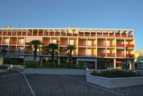 Complex rezidential in centrul bibione foto